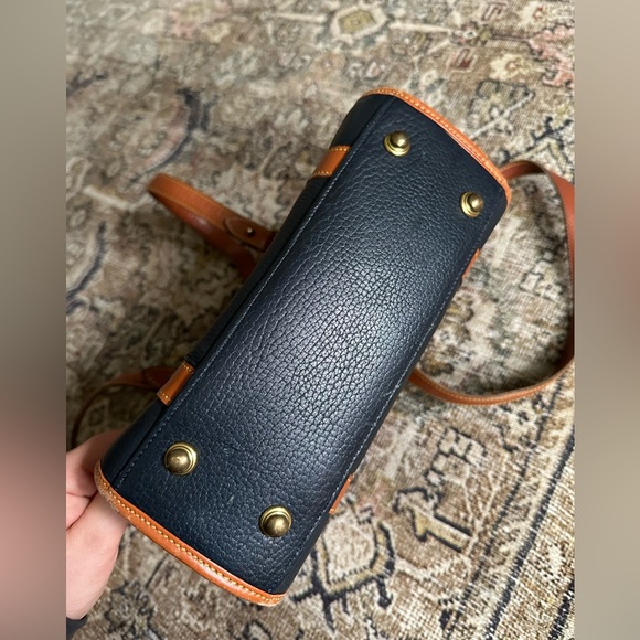 Vintage Dooney and Bouke shoulder Bag Purse - Picture 5 of 16